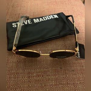 Steve Madden Women's Sunglasses in Gold and Black